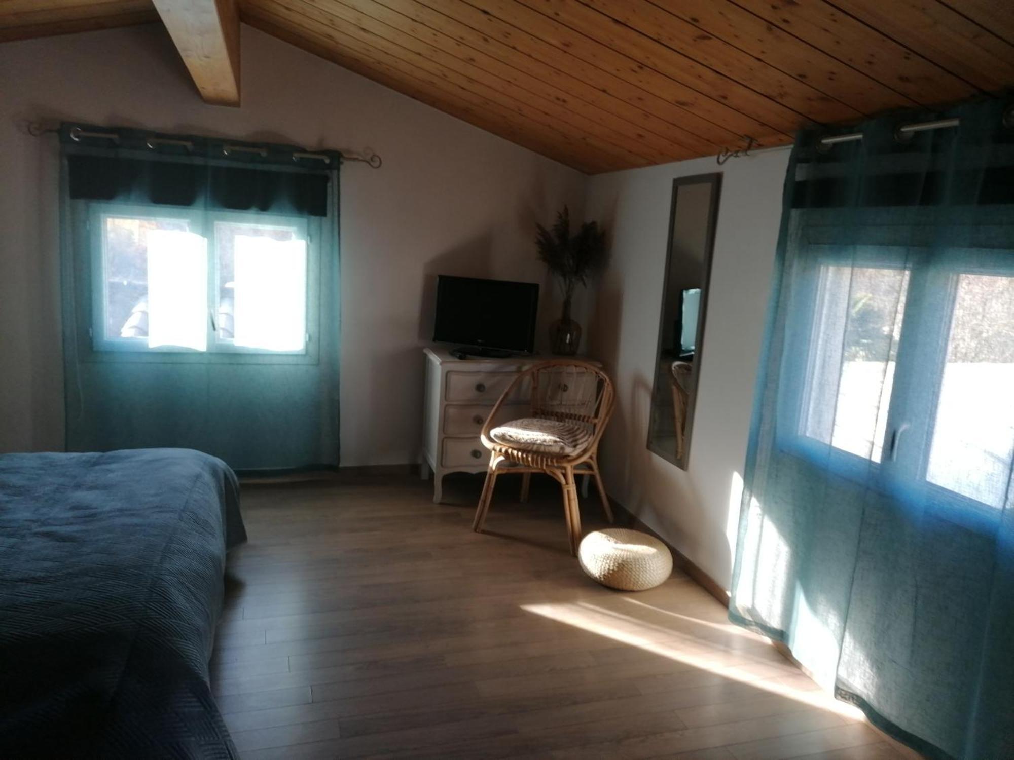Chambre Familiale "Le Pecher" Saillans  ห้อง รูปภาพ